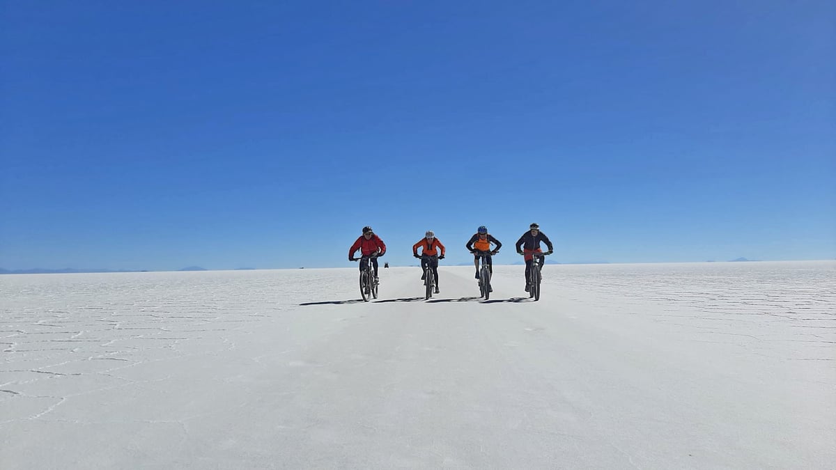 Mountainbiking auf dem Salzsee in Bolivien