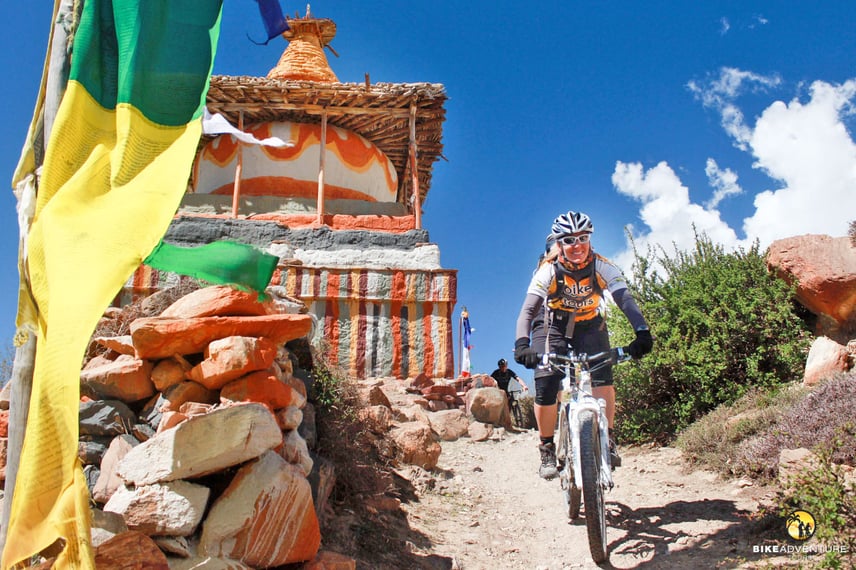 bea-fischli-guide-mountainbike-himalaya